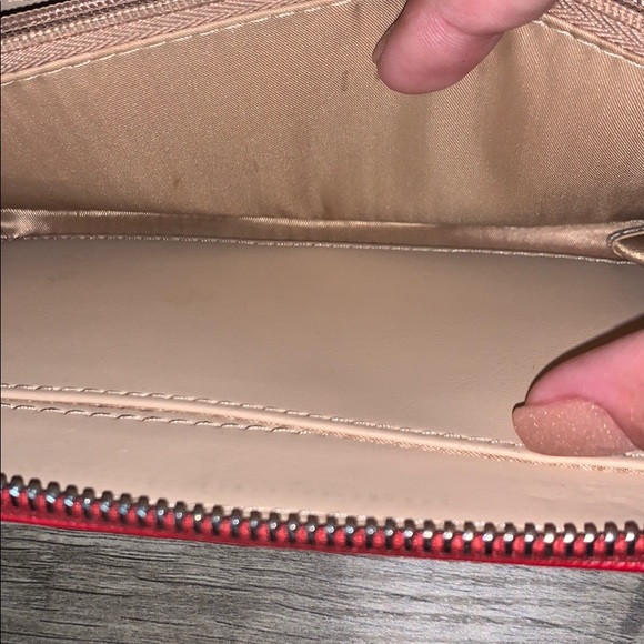 red Guess wallet with silver detailing - Picture 7 of 8